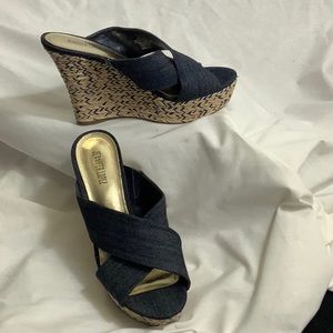 Jennifer Lopez platform heel